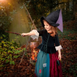 Die kleine Hexe übt zaubern