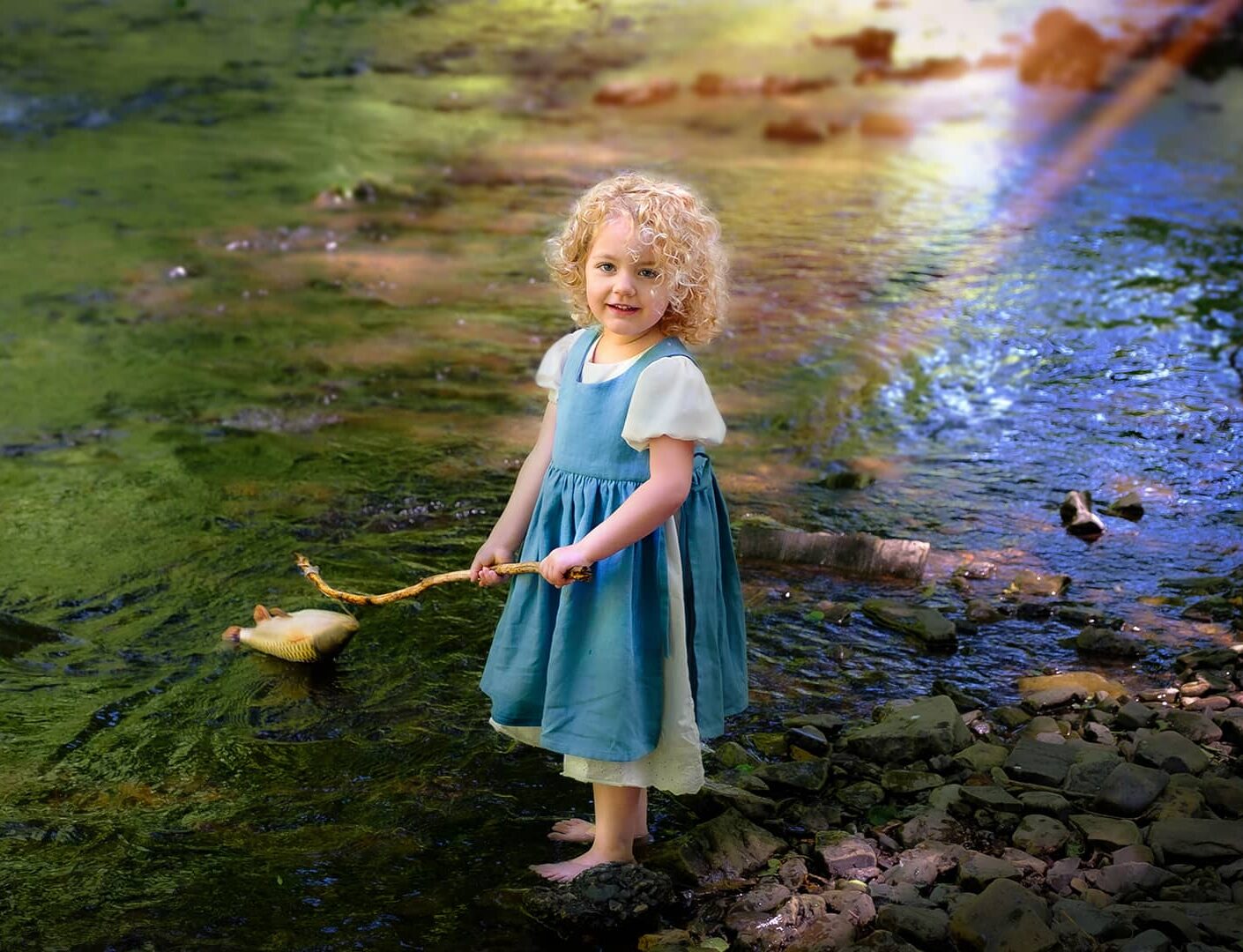 abenteuer-wuppertal-shooting-fische Mädchen beim Angeln an der Wupper – authentisches Kinder-Abenteuer-Shooting in Wuppertal ohne Posen
