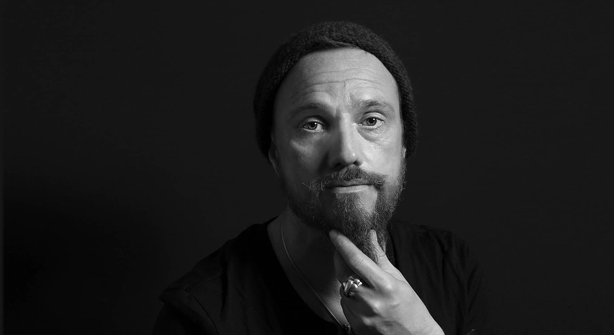 ausdrucksvolles-maennerportrait-sw-376