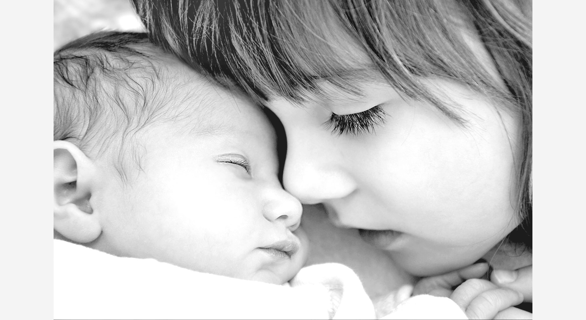 babyfotograf-geschwister-liebe-08