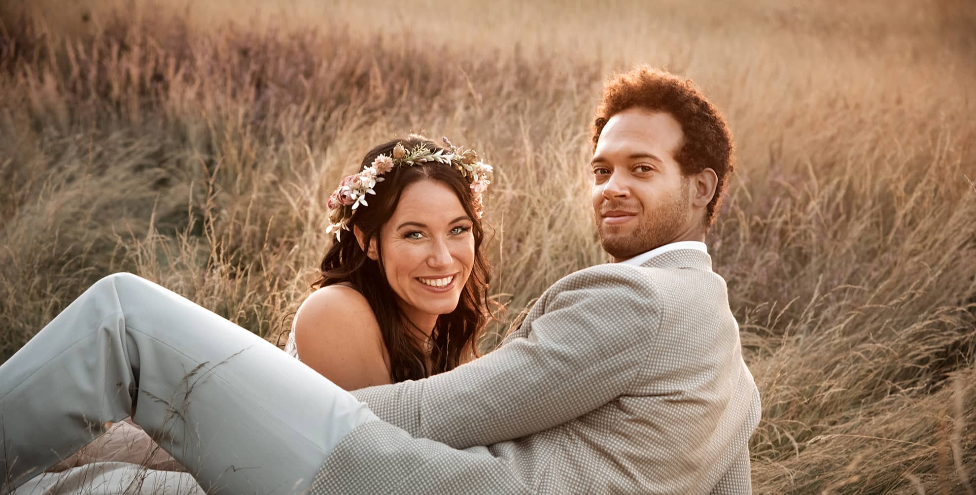 ein-bett-im-kornfeld-hochzeitsfotograf-nrw-398