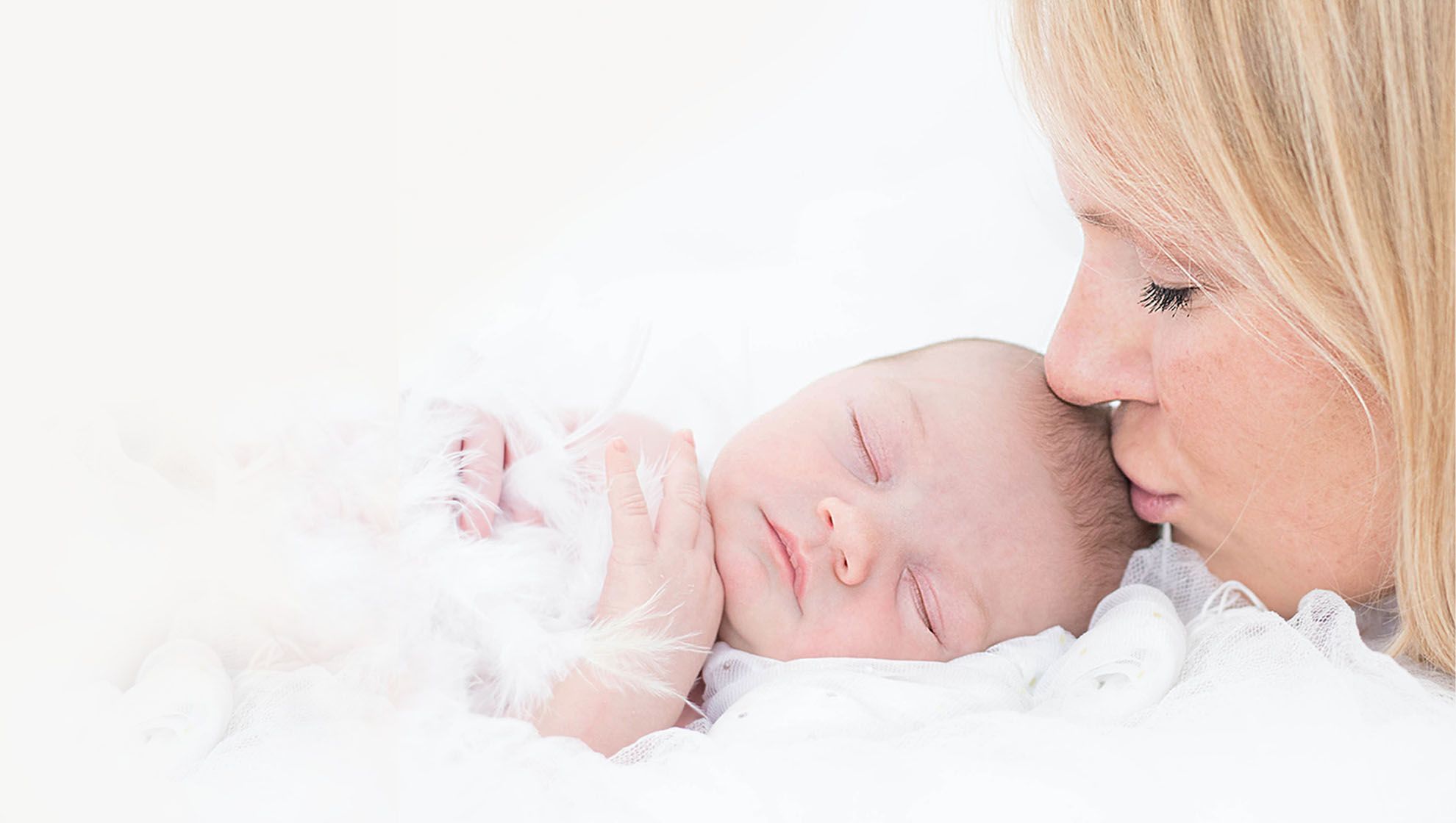foto-mama-kuesst-neugeborenes-07
