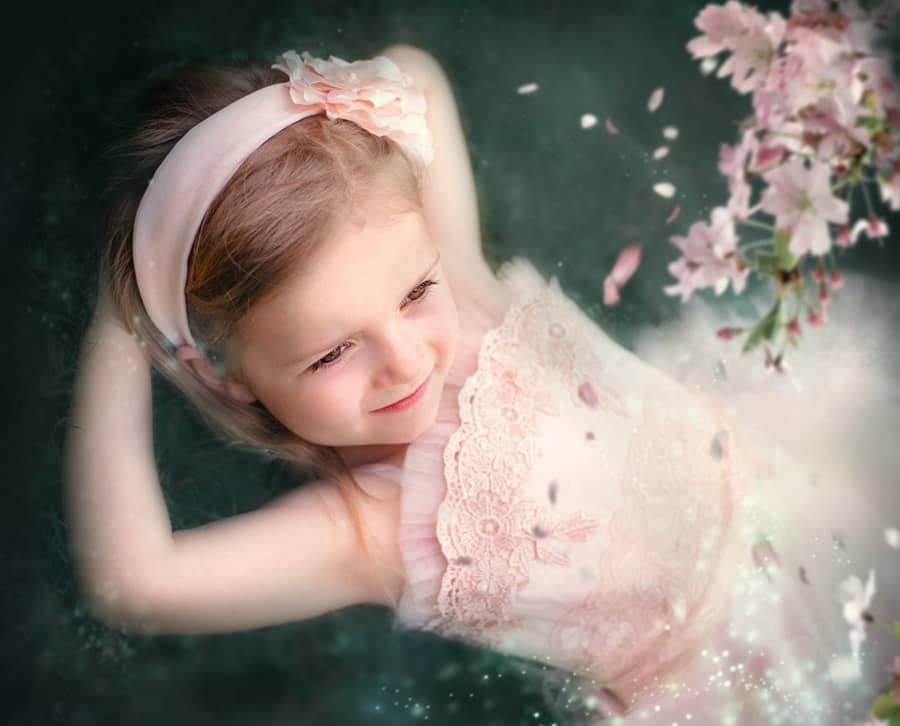 maedchen-traeumt-fotoshooting-prinzessin