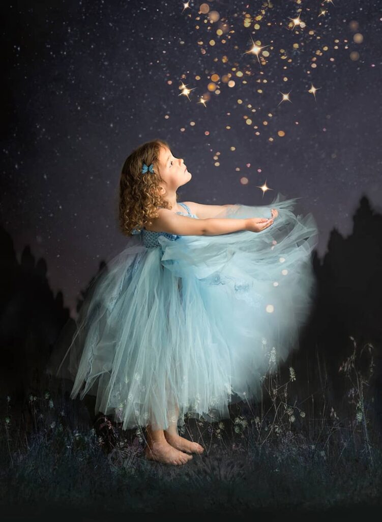 Mädchen fängt goldene Sterntaler: Ein wertvolles Erlebnisgeschenk für deine Tochter beim Princess-Shooting in Wuppertal