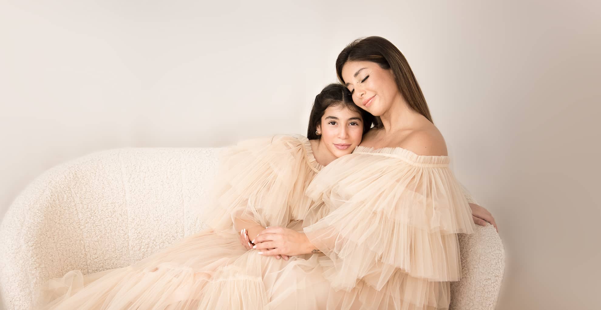 mutter-tochter-bilder-sofa-fotograf