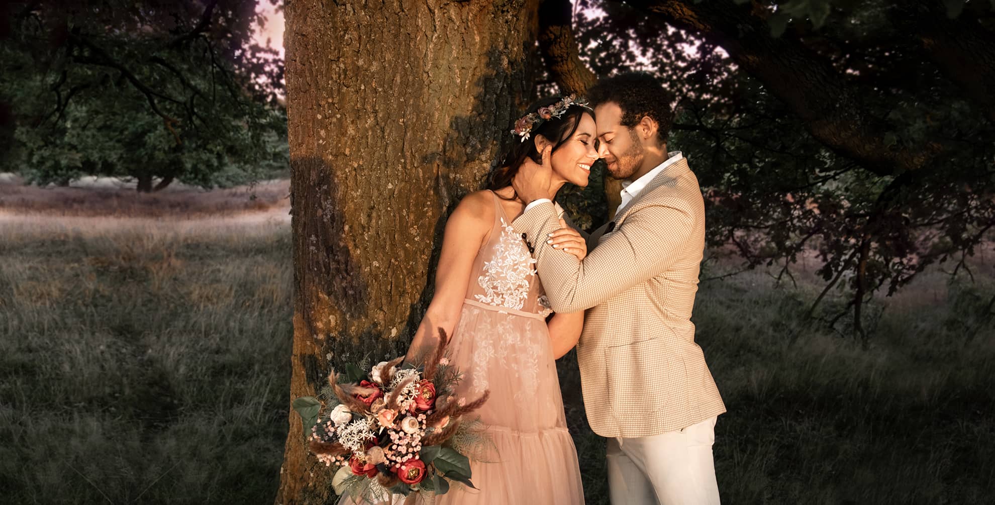 schmusendes-hochzeitspaar-fotograf-nrw