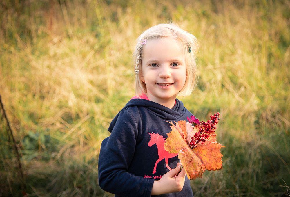 süße-kleine-blondine-famlienshooting-wuppertal